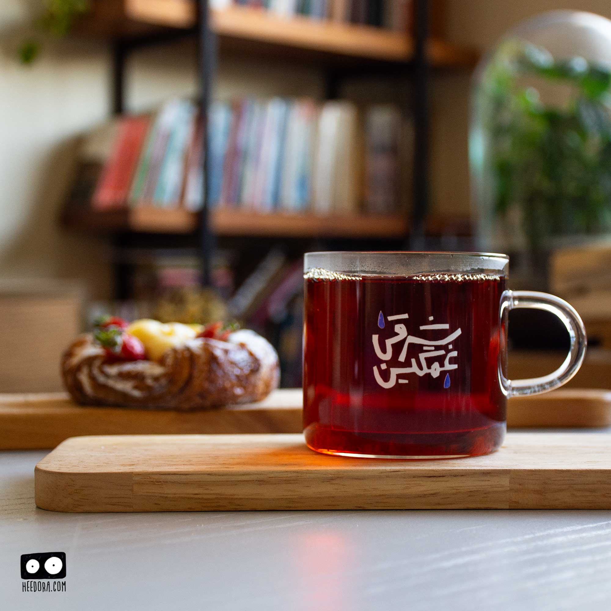 لیوان شیشه ای شرقی غمگین