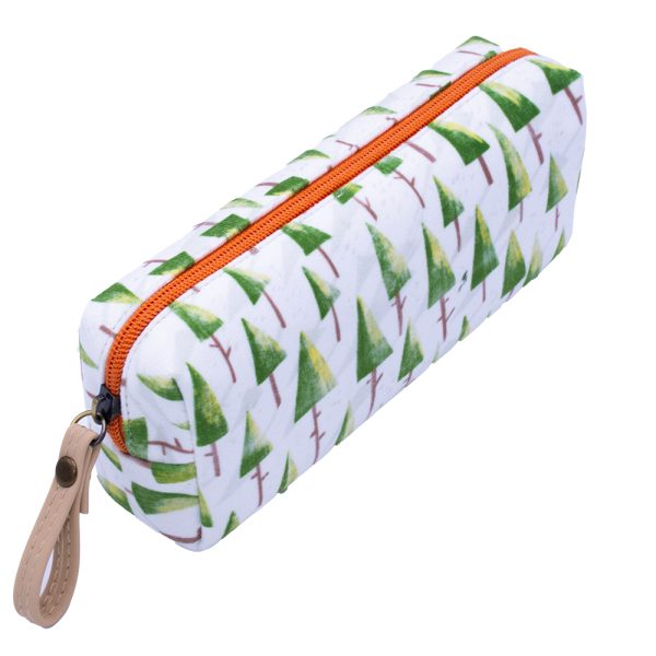 جامدادی مکعبی جنگل کاج در روز برفی - Image 2