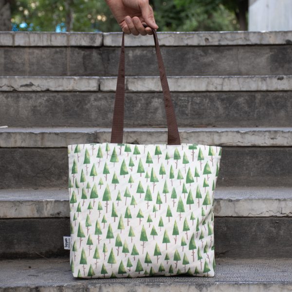 FullPrint-Totebag 13 اکوبگ جنگل کاج در روز برفی - Image 1